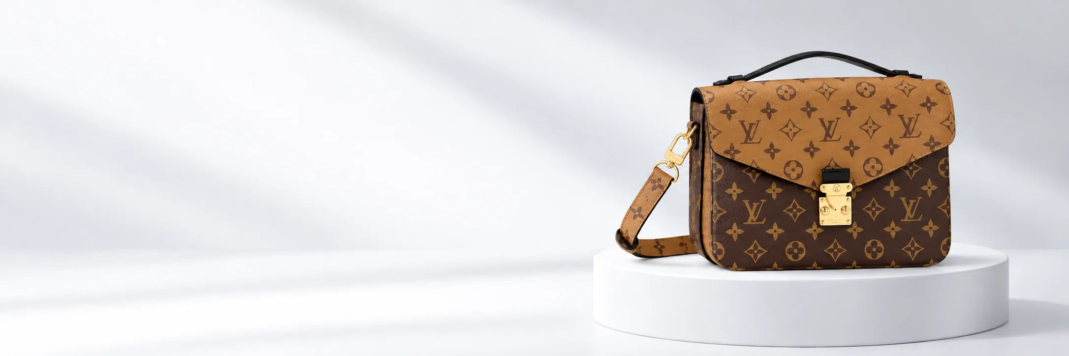 Illustrative studio campaign featuring Pochette Métis