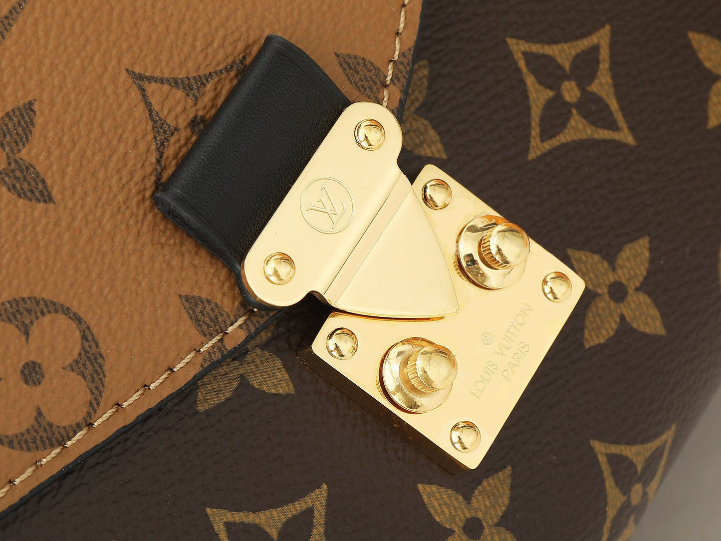 LV Pochette Métis HandBag